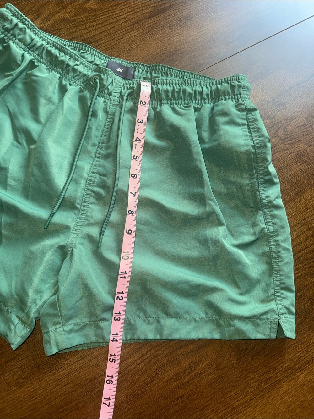 H&M Satin-Look Drawstring Shorts in Green Large - Picture 4 of 5